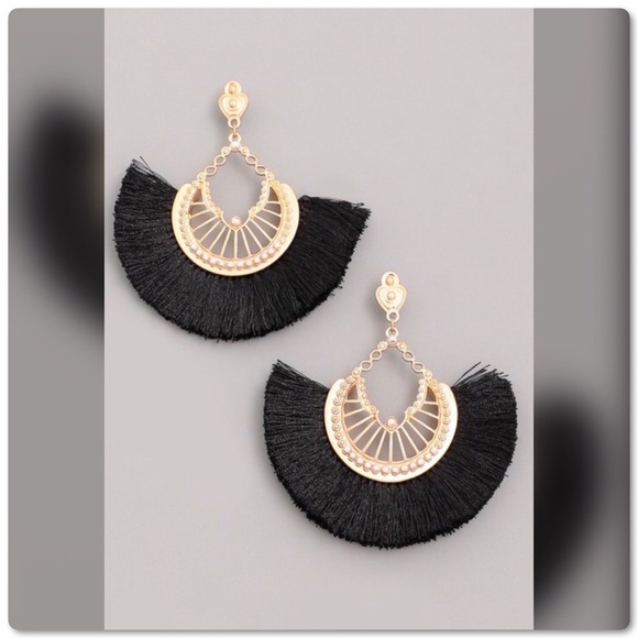 Boho Style Black Gold Pearl Tassel Earrings - Picture 2 of 4